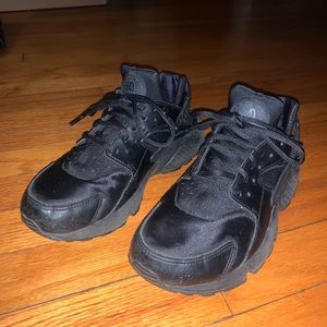 Women’s NIKE huaraches